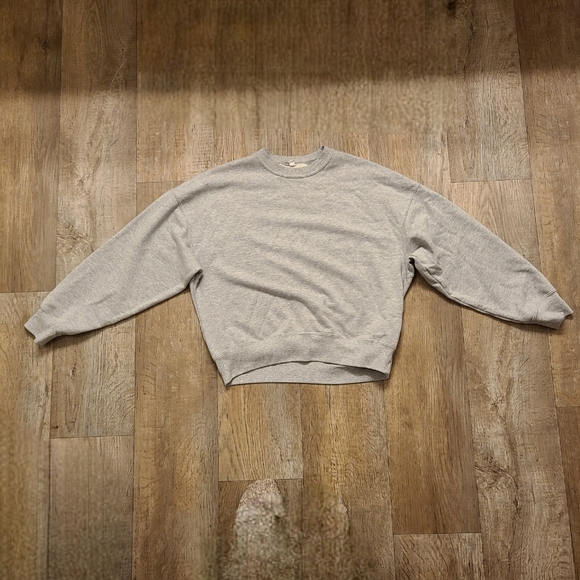 Uniqlo Gray Crewneck - Picture 1 of 3
